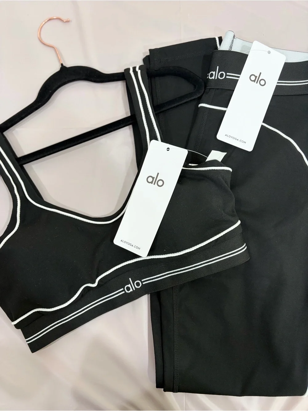 ALO Yoga Black Racerback Sports Bra with White Piping - Picture 3 of 3